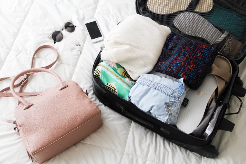 Maletas empacar como no sobre empacar how to pack 15 day vacations Travel light