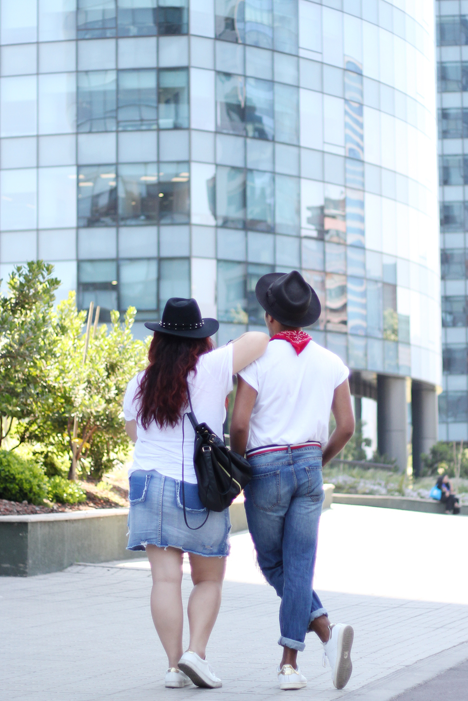 she-and-he-steal-his-style-denim-bandana-sneakers-santiago-bloggers-fashion-summer-trends-twins-hats
