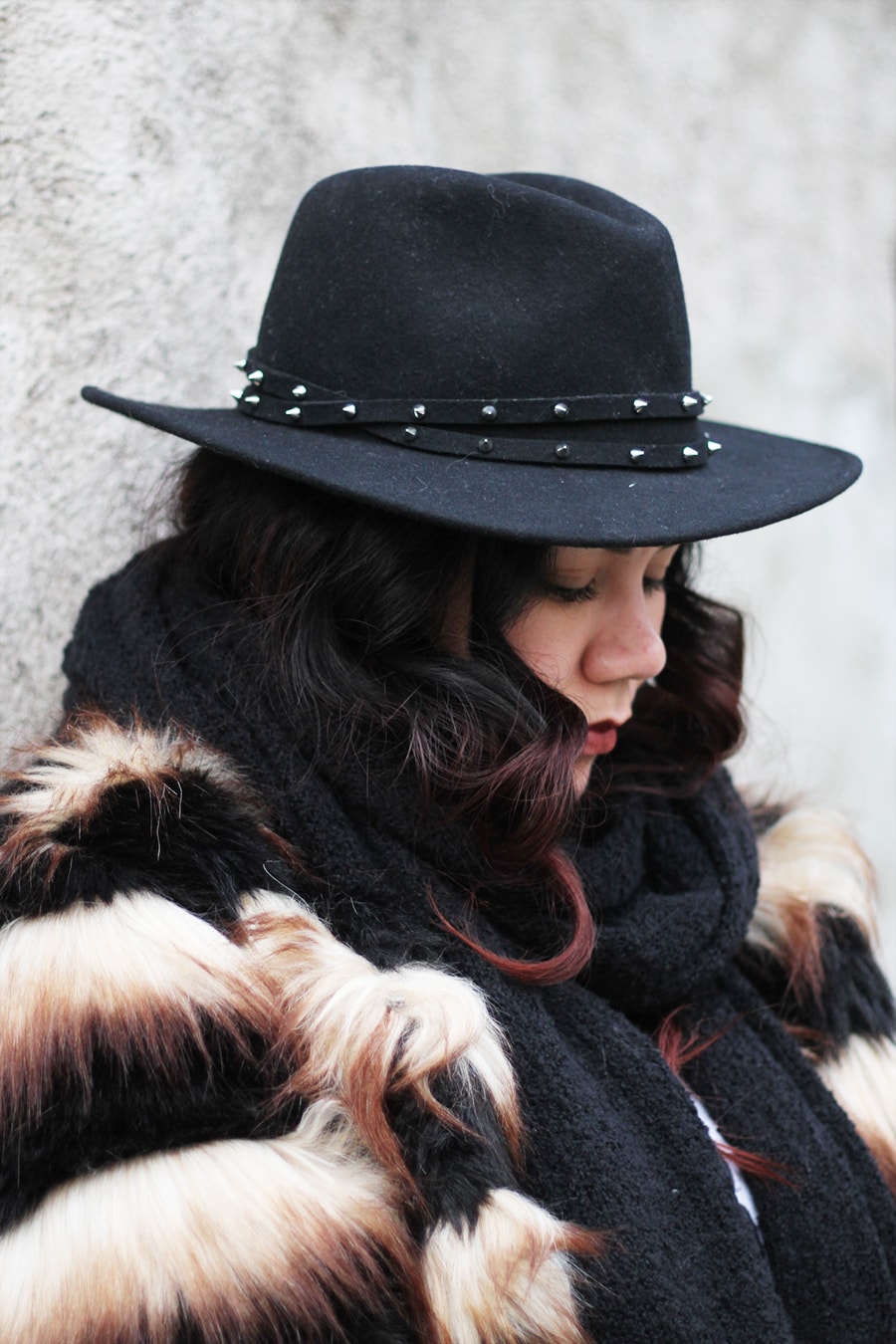 Viviendo el invierno con color, winter outfit with a faux fur coat | Golden Strokes