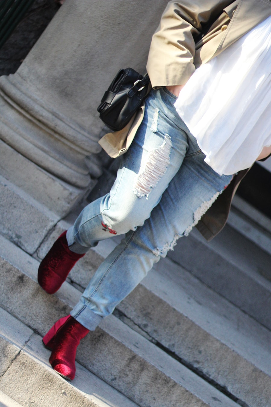 Red velvet boots - curvy outfit - trench coat