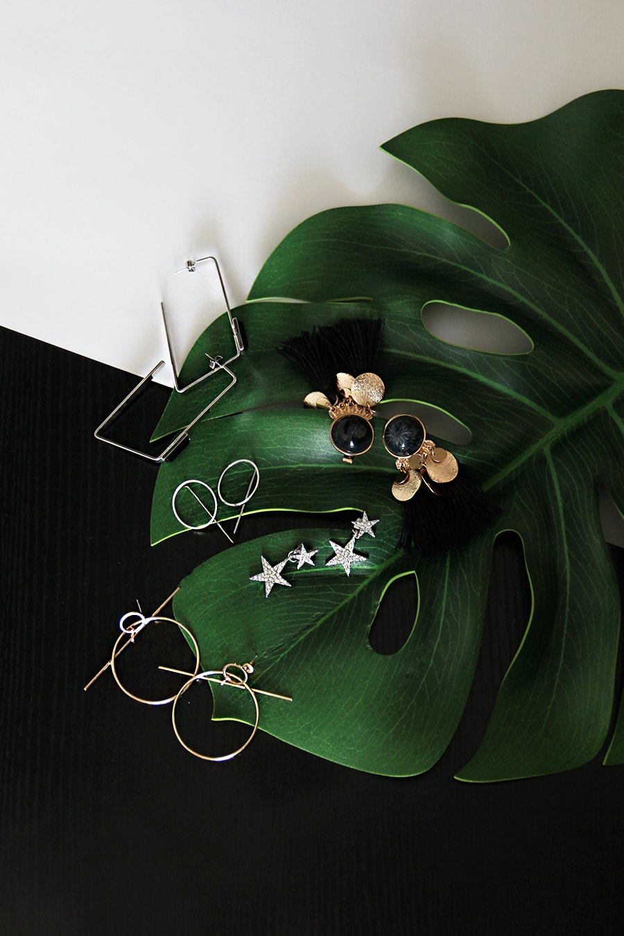 Minimal earrings - accessories geometric details - golden strokes