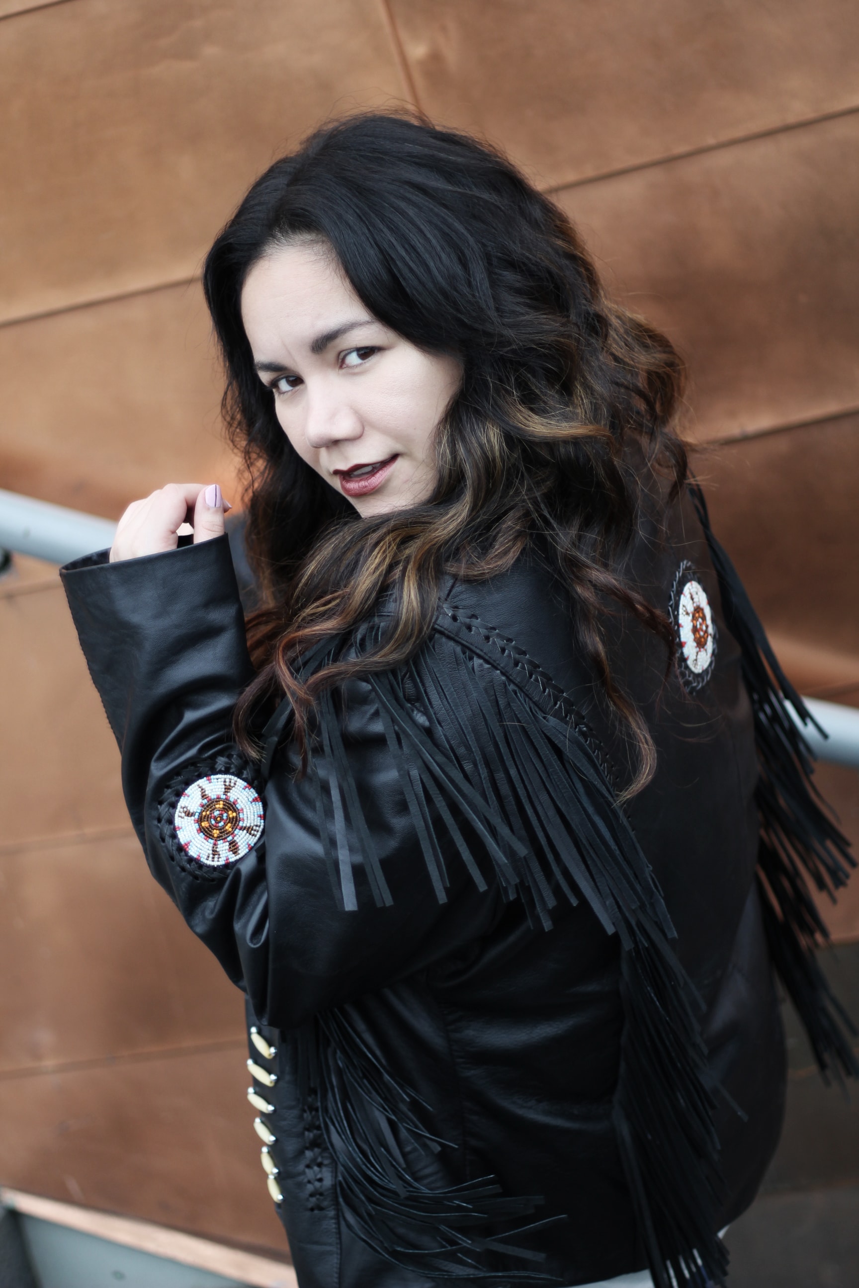 vintage cool leather jacket with denim - blogger mexicana