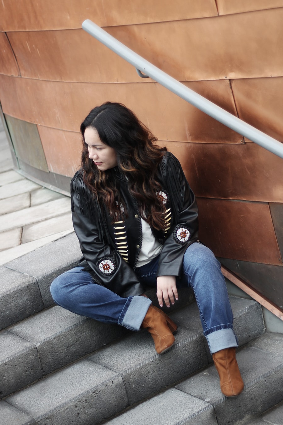 vintage cool leather jacket with denim - blogger mexicana