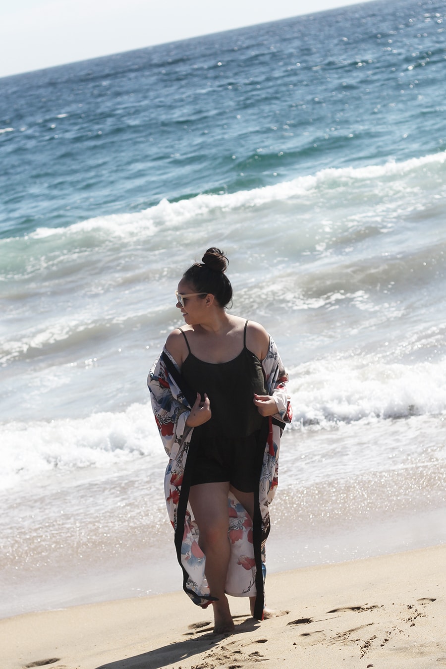 Weekend getaway to the beach - romper shein kimono