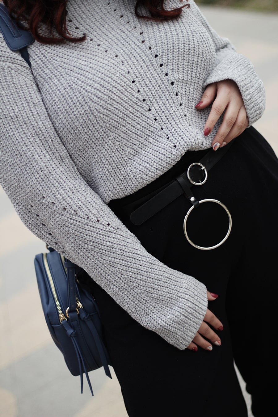 curvy mexican blogger street style culottes grey sweater blue accessories