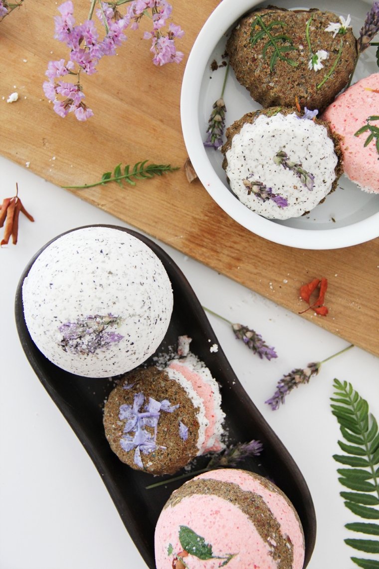 Lush inspired Bath Bombs DIY - Golden Strokes